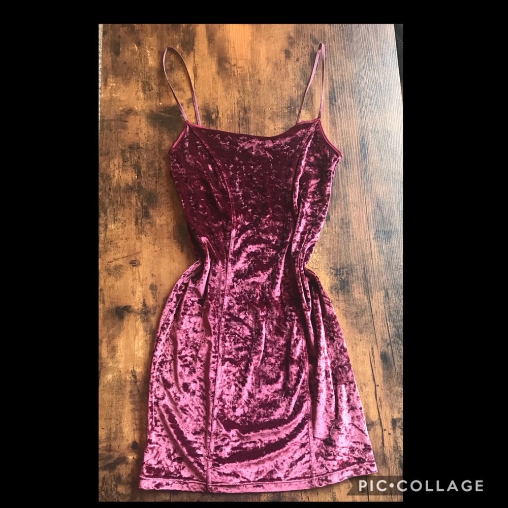 Huit 8 velveteen chemise. Wine color. Stretchy